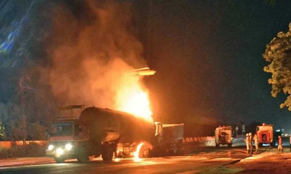 जयपुर में एलपीजी टैंकर फटने से बड़ा हादसा, 300 मीटर तक फैली आग, यातायात बाधित